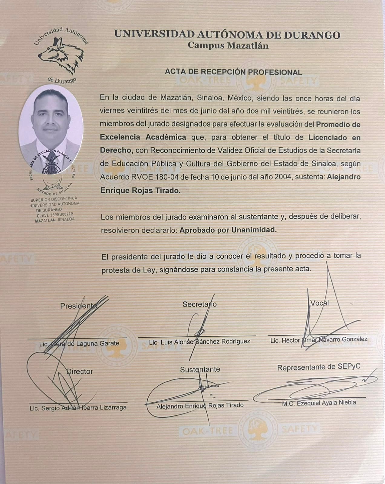 Acta de recepción profesional para obtener el título de Licenciatura en Derecho