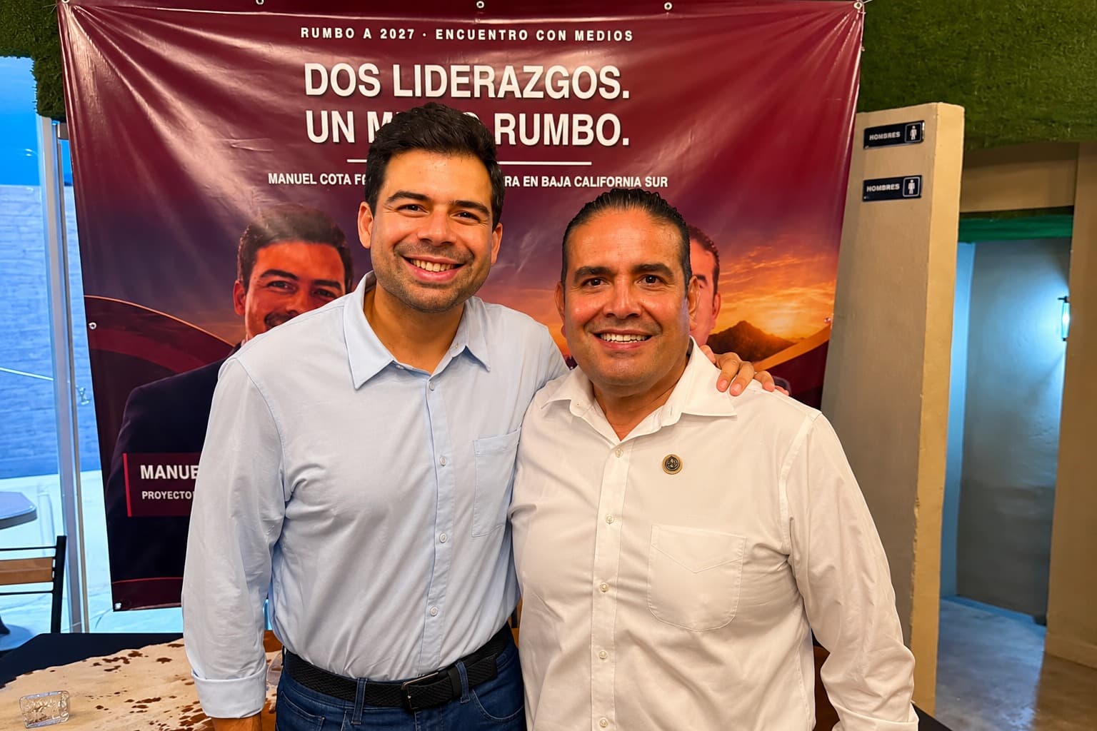 Alejandro Rojas Tirado y Manuel Cota durante el encuentro referido por Hoy BCS